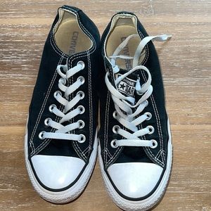 Black, Women’s Low top Converse. Size 8.
